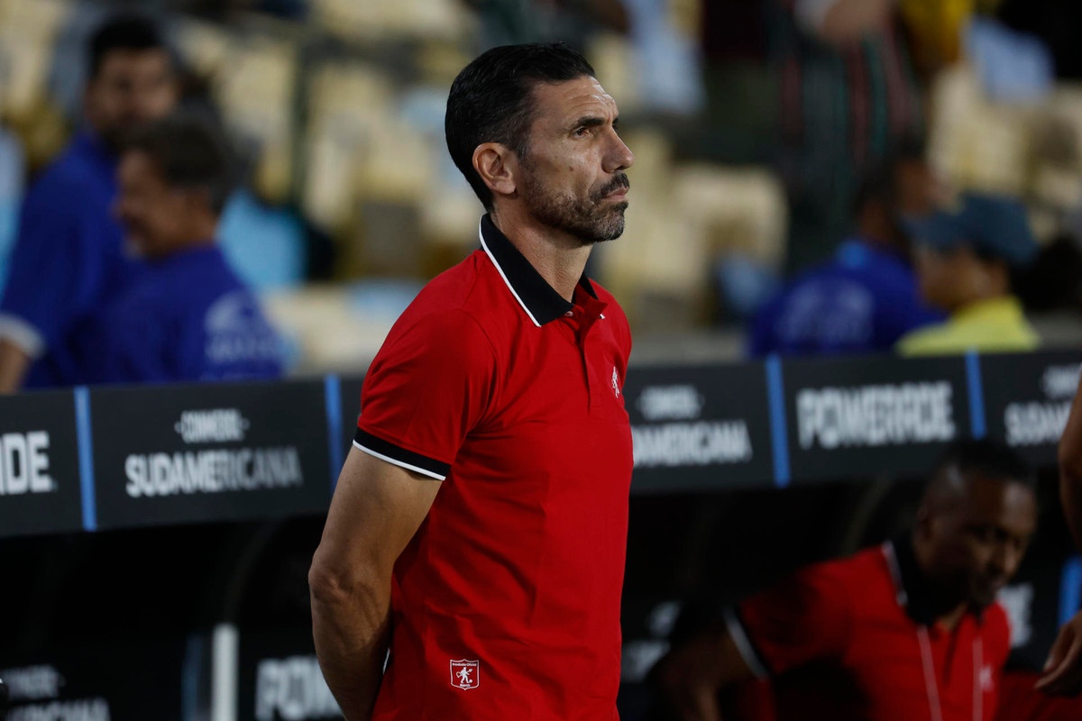 Raimondi, un adiós en dos meses con la mitad de derrotas