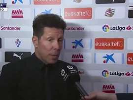 Simeone recalled his ban for doing the same thing the ref did. Captura/beINSports