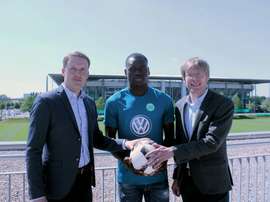 Dimata es ya nuevo jugador del Wolfsburgo. VflWolfsburg