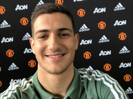 Dalot rejoint Manchester United. Twitter/ManUtd