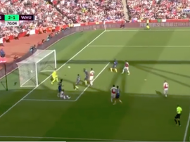 Diop own goal puts Arsenal in front. Captura/beINSports