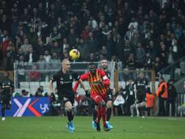 Adebayor fait ses adieux de Kayserispor. Twitter/KayserisporFK