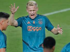 Van de Beek ne quittera pas Amsterdam tout de suite. Twitter/AFCAjax