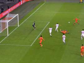 Van de Beek levelled for the Netherlands. Screenshot/TVE