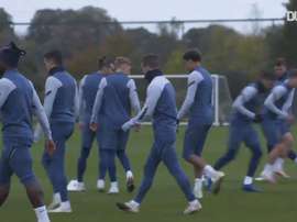 El Tottenham visita al Antwerp. DUGOUT