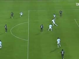 Golaço de Juninho Pernambucano pelo Lyon em 2005. DUGOUT