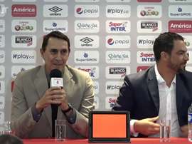Apresentação de Alexandre Guimarães como técnico do América de Cali. DUGOUT