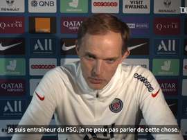 Thomas Tuchel sur Thiago. Dugout
