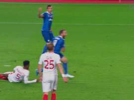 Daniel Alves e a genial assistência de calcanhar para Higuaín. DUGOUT