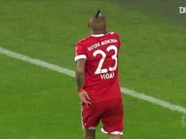 Vidal marca de primeira após linda assistência de James no Bayern. DUGOUT