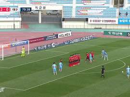 La bella punizione di Cesinha contro il Sangju. Dugout
