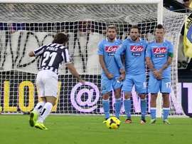 La prodezza di Pirlo contro il Napoli. Dugoutpirlo