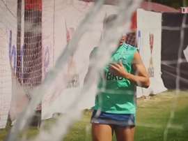 Rafinha e Filipe Luís aquecem para treino no Flamengo. DUGOUT