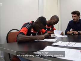 VIDEO: Vinicius Jr.'s signs his first professional contract at Flamengo. DUGOUT