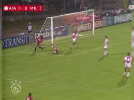 Kluivert decidiu para o Ajax bater o Milan e ser campeão da Champions em 1995. DUGOUT