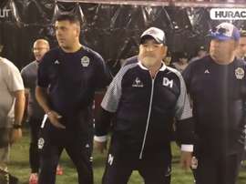 Maradona allo stadio dell'Huracan. Dugout