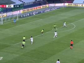 Jeonbuk and Seongnam played out an entertaining 2-2 draw in the K-League. DUGOUT