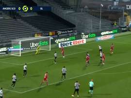 Lyon won 1-0. DUGOUT
