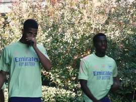 Arsenal treina para duelo contra o Leicester na Copa da Liga Inglesa. DUGOUT