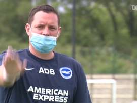 Brighton treina para volta da Premier League. DUGOUT
