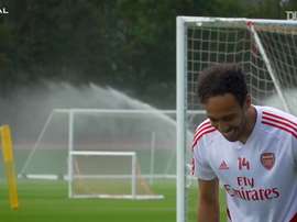 Aubameyang montre ses talents de danseur à l'entraînement d'Arsenal. DUGOUT