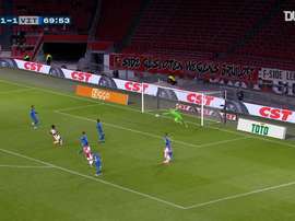 Antony gave 10 man Ajax victory over Vitesse. DUGOUT