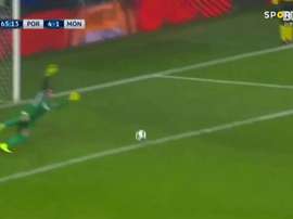 Le meilleur d'Alex Telles à Porto. dugout