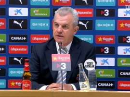 Aguirre y su polémico corte de mangas. DUGOUT