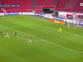 Antony marca duas vezes em sua primeira partida pelo Ajax. DUGOUT