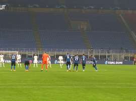 The minute of silence in memory of Maradona in Inter vs Real Madrid. DUGOUT