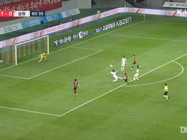 Han Seung-gyu helped Seoul beat Gangwon 2-0 in the K-League. DUGOUT