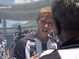 Reveja os bastidores da apresentação de Honda no Botafogo. DUGOUT