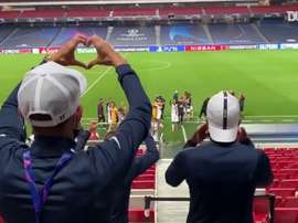 Bastidores da festa do PSG após classificação heroica na Champions. DUGOUT