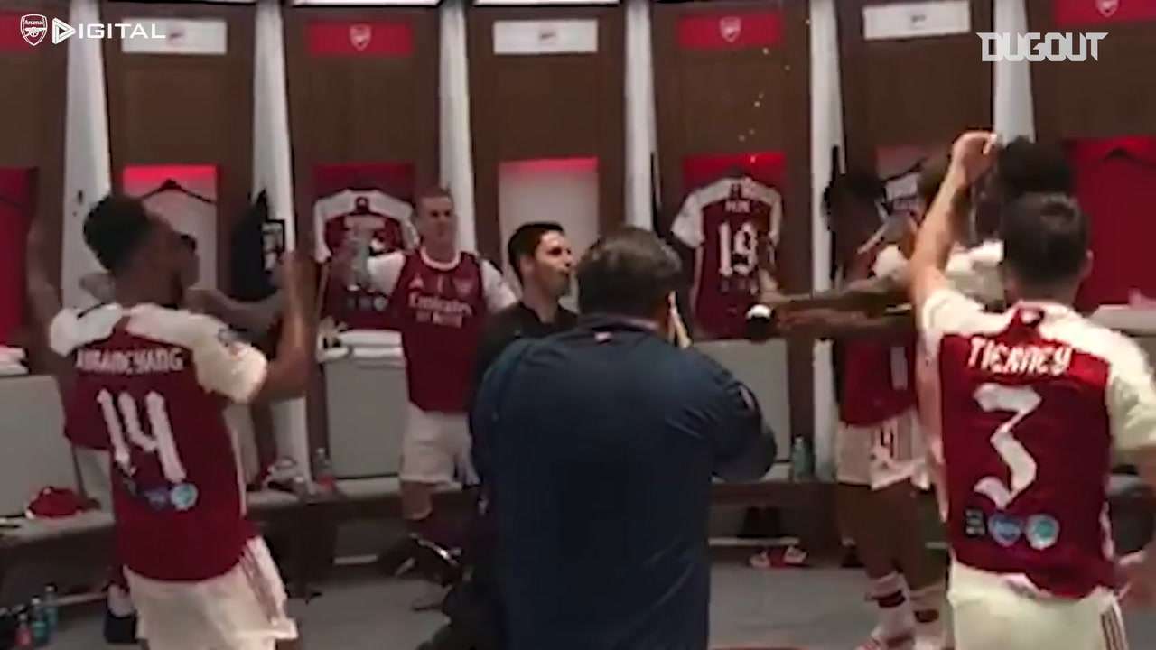 Video Arsenal Celebrate Fa Cup Win In Dressing Room Besoccer