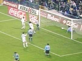 Le but tout en toucher de Seedorf avec le Real. DUGOUT