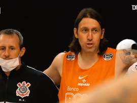 Vestiário do Corinthians teve momento de união após empate com dois jogadores a menos. DUGOUT