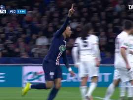 La tripletta di Mbappé contro il Lione. Dugout