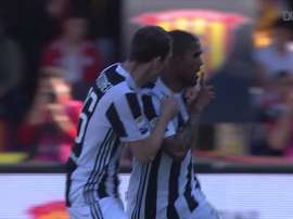 VIDÉO : Le golazo de Douglas Costa contre Benevento. Dugout