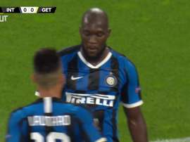 Lukako marcou golaço pela Liga Europa na vitória por 2 a 0 sobre o Getafe. DUGOUT