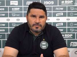 Eduardo Barroca vibra com campanha do Coritiba no Paranaense. DUGOUT