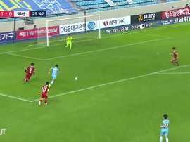 Cesinha faz um golaço contra o Busan IPark. DUGOUT