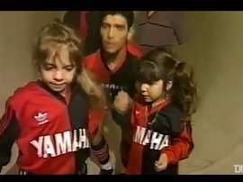 L'omaggio del Newell's Old Boys a Maradona. Dugout