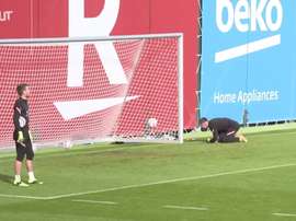 L'entrainement de Barcelone avant Ferencvaros. Dugout