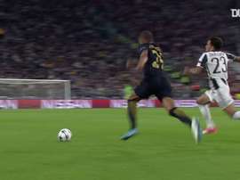 Les meilleurs moments d'Alves à la Juventus. DUGOUT