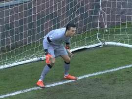 Audero saves Sánchez's penalty. DUGOUT
