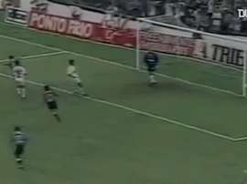 Histórico golazo de Marcelinho Carioca. DUGOUT