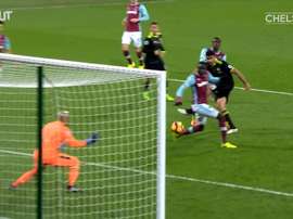 Chelsea beat West Ham in their title winning 2016/17 Premier League campaign. DUGOUT