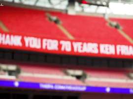 Bastidores do título do Arsenal sobre o Chelsea em Wembley. DUGOUT