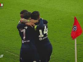 Le coup franc de Harry Wilson contre Sheffield United. Dugout