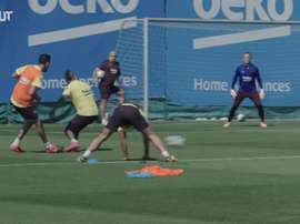 Barcelona continued their training in two large groups. DUGOUT